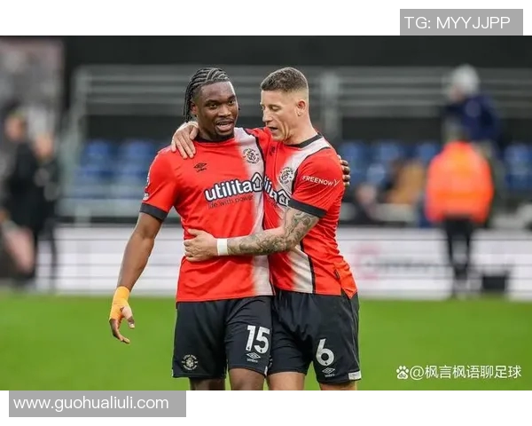 伯顿与伯恩利的激烈对决展现英足坛的魅力与竞争精神 伯顿与伯恩利的激烈对决展现英足坛的魅力与竞争精神